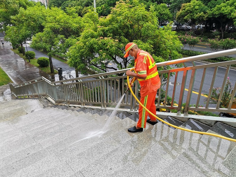 加强垃圾分类，提升市政清运效率—打造绿色低碳城市的新模式